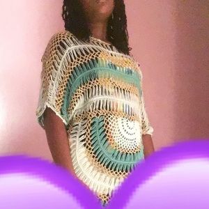 It can be a dress or a shirt or a swimsuit cover !